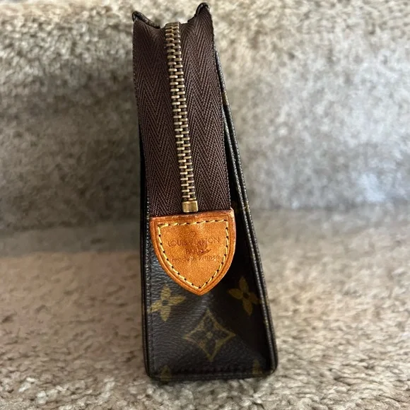 Louis Vuitton Toiletry 19 - Picture 5 of 6